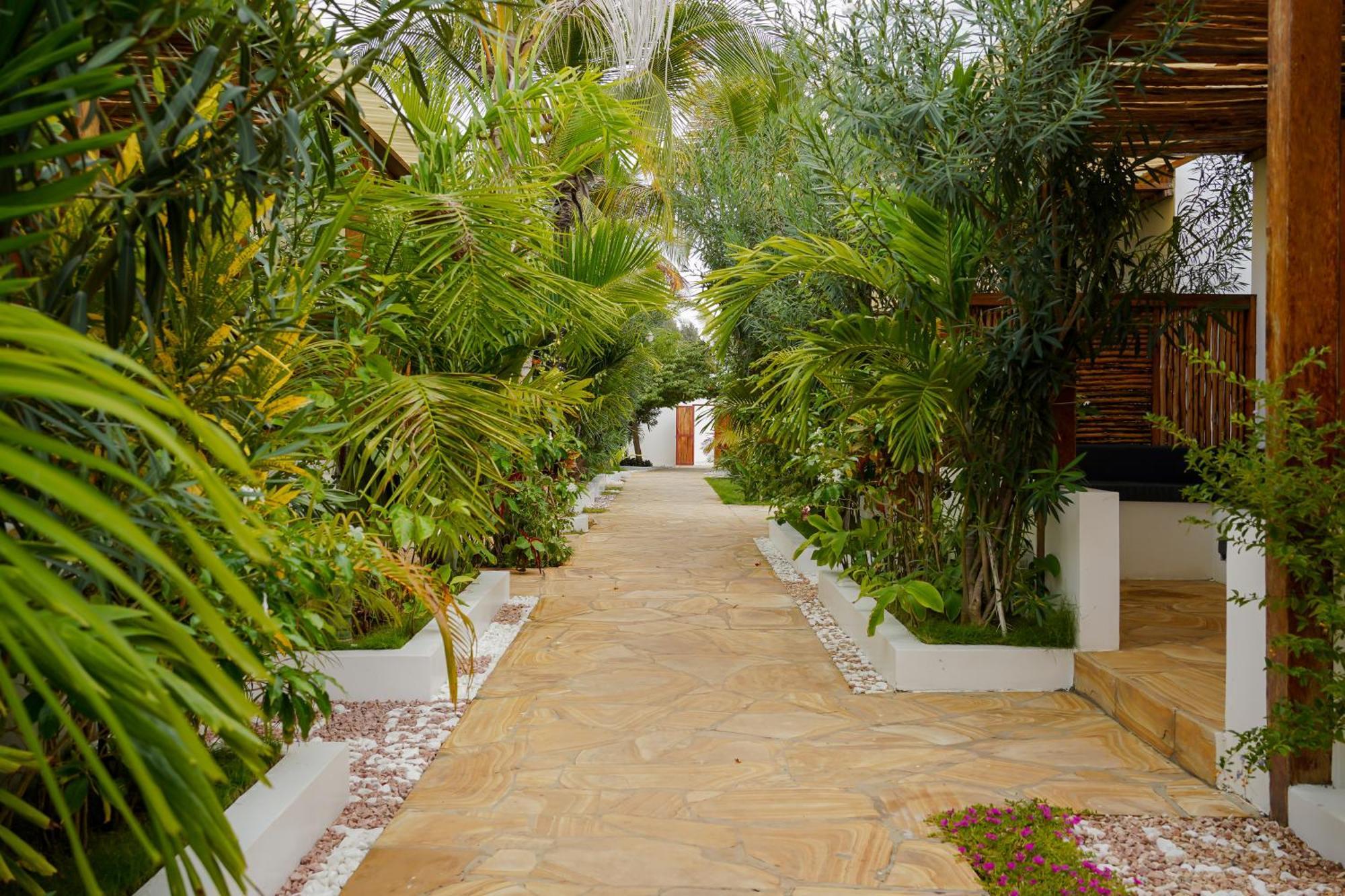 The Bali Resort Zanzibar Pingwe Bagian luar foto