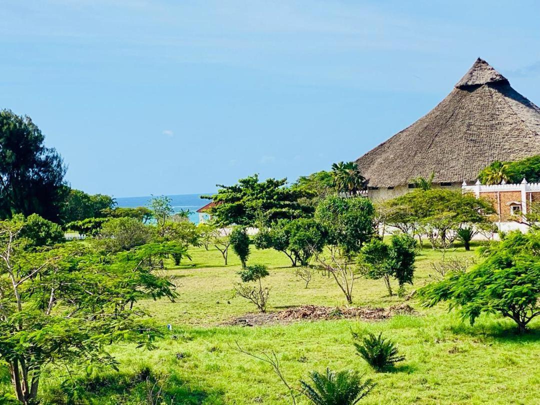 The Bali Resort Zanzibar Pingwe Bagian luar foto